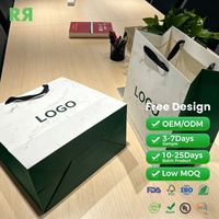 Sacs à vêtements en papier couché de luxe imprimés sur mesure, sacs de courses en carton blanc personnalisés, sacs en papier d'art fantaisie avec logo