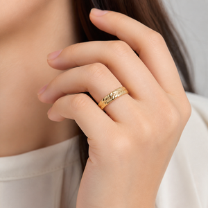Bague ouverte en acier inoxydable à motif feuille de blé avec placage sous vide or 14K, options de couleur or et argent - Product Image 4
