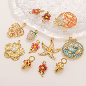 Floración de Verano y Costa |   Colgantes de acero inoxidable chapados en oro PVD de 18K con diseño de flor y estrella de mar esmaltados para la fabricación de joyas DIY - Product Image 3
