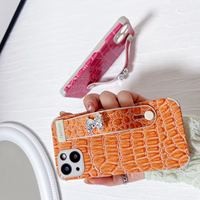 Coque de téléphone style anime pour iPhone 11 12 13 14 15 16 17 Pro Max avec bracelet en cuir et protection arrière