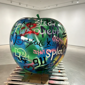 Scultura da Giardino per Esterni, Grande Statua di <span class=keywords><strong>Frutta</strong></span> in Fibra di Vetro e Resina, Mela Astratta con Graffiti, per Decorazione - Product Image 2