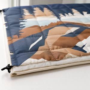 Couverture de camping d'hiver imperméable et connectable, pliable, en duvet, avec imprimé montagne, tapis de voyage compressible et sac de rangement - Product Image 2