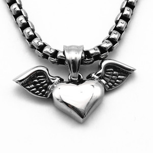 Yunnique – collier avec pendentif en forme de cœur d'ange en acier inoxydable, avec ailes, bijoux unisexes, cadeau - Product Image 1