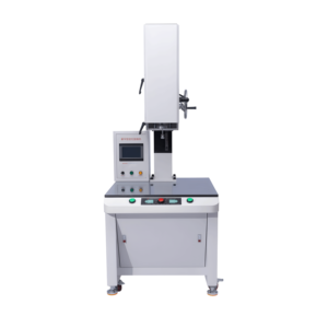 Nouvelle <span class=keywords><strong>soudeuse</strong></span> rotative 3 kW 20 kHz pour produits plastiques cylindriques tels que les gobelets isothermes, les cartouches filtrantes et les carburateurs - Product Image 2