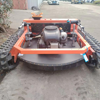 Tondeuse à gazon robotisée télécommandée sur chenilles, type char, pour travaux d'aménagement paysager en pente