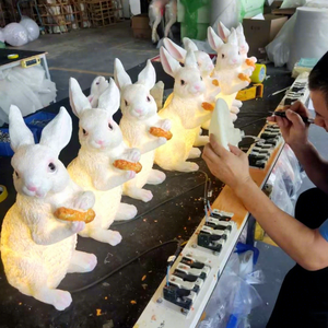 Sculpture de lapin en FRP avec éclairage et style animalier détaillé pour parcs, jardins, stations balnéaires et décorations saisonnières - Product Image 1