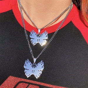 Collier pendentif tendance en acier inoxydable motif papillon flamboyant avec chaîne maille forçat pour homme/femme, idéal pour les fêtes et les cadeaux (vente en gros) - Product Image 6