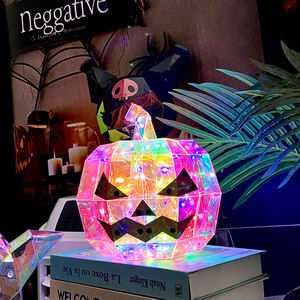 Linterna de Calabaza Láser con Degradado <span class=keywords><strong>Iridiscente</strong></span> para Ambiente Festivo, Luz LED de Calavera Fantasma, Accesorio para Fotos de Redes Sociales, Material PET - Product Image 3