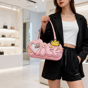 Sac à bandoulière Ita personnalisé rose, en cuir PU, avec fenêtre transparente en forme de cœur, style Y2K, avec breloque couronne mignonne, pour adolescents, vente en gros - Product Image 3