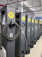 Estación de Carga MAX POWER Tipo 2 de 7 kW, Montada en el Suelo, con Conectores Dobles para Vehículos Eléctricos
