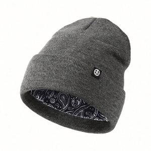 Proveedor Chino de Gorros de Punto de Invierno, Gorro de Color Sólido con Forro de Satén, Personalizable con Logotipo - Product Image 4