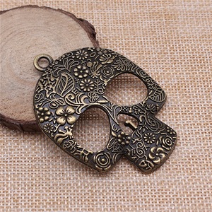 Colgante <span class=keywords><strong>de</strong></span> Calavera Floral <span class=keywords><strong>de</strong></span> Azúcar 66x49mm <span class=keywords><strong>de</strong></span> Aleación <span class=keywords><strong>de</strong></span> Zinc Plateado Antiguo para Decoración <span class=keywords><strong>de</strong></span> Altar del Día <span class=keywords><strong>de</strong></span> <span class=keywords><strong>Muertos</strong></span> - Product Image 4