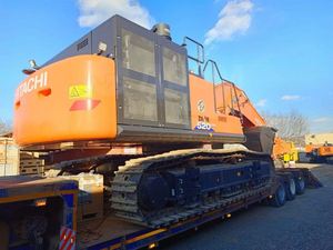 Excavatrice sur chenilles Hitachi ZX520LCH-6A d'occasion de qualité supérieure, 48 tonnes |   2001-4000 heures |   Boîte de vitesses du moteur |   PLC |   Global - Product Image 2