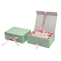Boîte cadeau magnétique personnalisée pour vêtements et chaussettes, avec pelliculage mat, gaufrage, doublure en satin rose, ruban et nœud, pliable, vente en gros