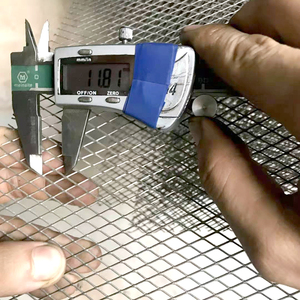 Malla metálica expandida aplanada de acero inoxidable con bajo contenido de carbono Malla de acero ligero galvanizada con técnica perforada - Product Image 3