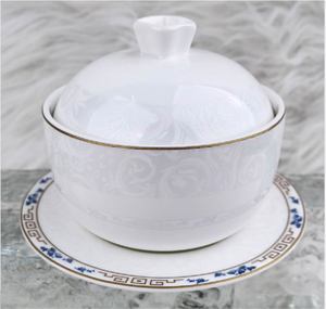 Juego de vajilla de porcelana fina de lujo con relieve, diseño floral azul y borde dorado, que incluye ollas, cuencos, platos y platillos de cerámica para hoteles de lujo y restaurantes. - Product Image 3
