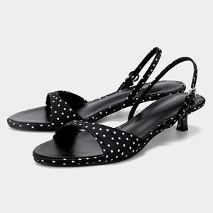 Sandalias de Diseñador, Zapatos Casuales para Mujer, Sandalias de Moda, Pantuflas Retro Chic para Mujer, Sandalias de Tacón con Hebilla y Estampado de Puntos Blancos y Negros - Product Image 1