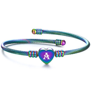 Bracelet en acier inoxydable tressé en forme de cœur coloré avec breloque initiale E, cadeau unisexe, bijoux - Product Image 2
