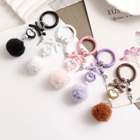 Porte-clés mignon en forme de cœur avec nœud et pompon en fourrure, breloque de sac en peluche colorée, accessoires de chaîne de téléphone pour la décoration de sac à dos