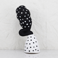 Sculpture d'arc en résine blanche et noire à pois, faite à la main, design artistique pour la décoration intérieure de chambre à coucher, vente en gros