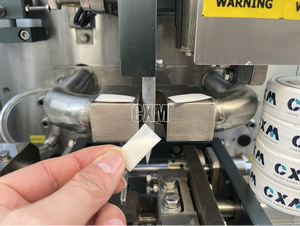 Machine d'emballage de poudre de poche de snus Machine d'emballage de petits sachets de poudre humide de remplissage de tabac à priser - Product Image 4