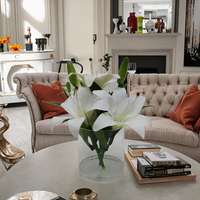 Fleur de lys artificielle réaliste et élégante avec eau artificielle dans un vase en verre pour la décoration de la maison, des mariages, de Noël et des remises de diplômes