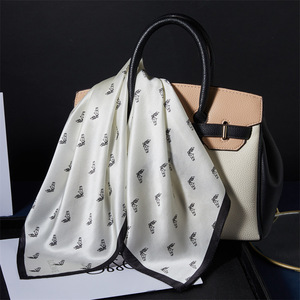 Sciarpa Sottile Classica Versatile in Seta Nera e Bianca di Alta Gamma - Delicata ed <span class=keywords><strong>Elegante</strong></span> Sciarpa Piccola in Vera Seta di Gelso 100% - Product Image 2