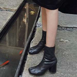 รองเท้าบูทหนังแท้แบบแยกนิ้วเท้าสำหรับผู้หญิง สไตล์อังกฤษ ส้นหนา ทรงเพรียว รุ่นเสริมส้นสูง ปี 2026 - Product Image 4