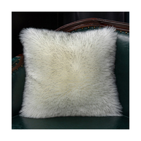 Les fabricants chinois vendent en gros des housses de coussin en tissu pelucheux à poils longs et épais en fausse fourrure.