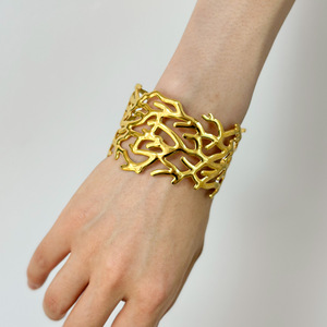 <span class=keywords><strong>Bracelet</strong></span> d'ouverture en acier au titane évidé à feuilles larges plaqué <span class=keywords><strong>or</strong></span> <span class=keywords><strong>18</strong></span> <span class=keywords><strong>carats</strong></span> <span class=keywords><strong>bracelet</strong></span> élégant réglable pour les filles - Product Image 5