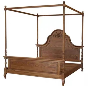 Lit simple capitonné en lin, style provincial français, avec pieds en bois massif - Product Image 5
