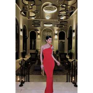 Robe de soirée rouge à détails roses, col montant, manches courtes, coupe empire, pailletée, style A-line, pour bal de promo, soirée de remise de diplôme et banquet - Product Image 3