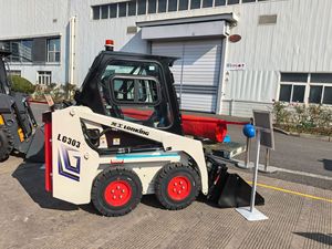 รถตักล้อยางรุ่นใหม่ Lonking LG303 ขนาด 3 ตัน เครื่องยนต์ดีเซล/เบนซิน สำหรับใช้ในบ้านและสวน พร้อมหัวต่อแบบ Quick Coupler และบุ้งกี๋ ยี่ห้อ Yanmar - Product Image 2