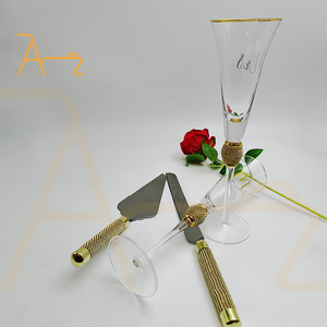Coupe de trompette en verre à champagne avec bordure en or de luxe Ensemble de couteaux à gâteau en diamant doré pour les fêtes d'anniversaire de mariage - Product Image 5