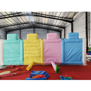 Jeu de carnaval gonflable 4 en 1 avec des défis de football, de basketball, de soccer et de lancer d'anneaux pour les enfants, location pour événements et fêtes en plein air - Product Image 4