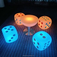 Meubles de restaurant Chaise de dés carrée rougeoyante Nouveau design de chaise de table RVB étanche pour le parc Barre de chemin de pelouse