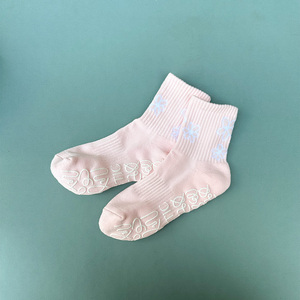 Năm Mới <span class=keywords><strong>2025</strong></span> Đầy Màu Sắc Biểu Tượng Màu Hồng Cô Gái Không Trượt Nhảy Barre Ba Lê Ruffle Vớ Ribbon Pilates Yoga Grip Vớ Cho Phụ Nữ - Product Image 4