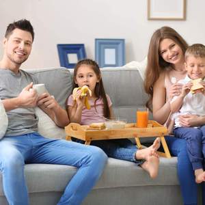 Bandeja de cama de bambú para desayuno, bandeja decorativa para <span class=keywords><strong>TV</strong></span>, mesa plegable, bandeja para servir Pizza, venta al por mayor - Product Image 2