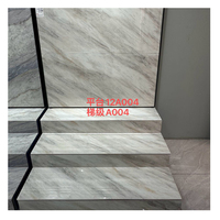 Carreaux de marches d'escalier en céramique Porcelanato pour villa moderne, design poli en marbre blanc et veines noires