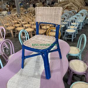 Chaise exclusive pour enfants en rotin naturel fait à la main: confort ergonomique et design artisanal élégant - Product Image 3