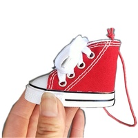 Pengharum Mobil Gantung Mini Sepatu Penyegar Udara Sneaker Kanvas Kecil Dengan Tali Gantungan Elastis Sebagai Dekorasi Cermin Mobil