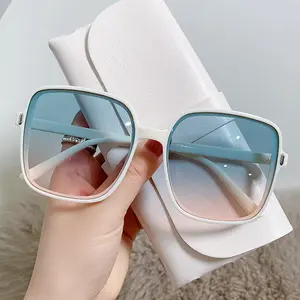 2023 yeni özel Logo moda boy güneş gözlüğü kadınlar için UV400 degrade Lens pirinç tırnak kare güneş gözlüğü