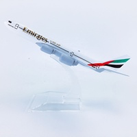 Vente chaude 16cm 1/400 Alliage Solide Matériel Emirates A340-600 Ornement Décoratif