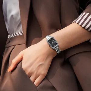 ساعة يد فاخرة للنساء بسعر رخيص لسيدة Les Montres Les Moins Cheres