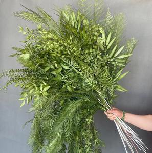 Planta de helecho artificial <span class=keywords><strong>verde</strong></span>, rama de follaje floral para decoración interior de hogar y oficina - Product Image 1