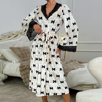 Robe de nuit de luxe en velours long avec dentelle et patchwork, col en V, fermeture à cordon, manches sexy à nœuds imprimés, grande taille, tenue d'intérieur