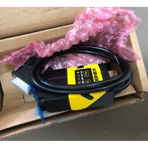 Lector de Códigos de Barras Fijo Cognex DMR-152S-0120 DMR-152S-0540-P Escáner Amarillo Fluorescente para Uso Industrial - Product Image 1