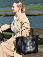 Sac fourre-tout spacieux en cuir véritable pour femme, style urbain, avec poignée supérieure, bandoulière amovible et fermeture magnétique, protection anti-poussière