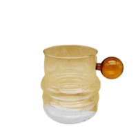 Tasse à eau en verre en forme de gourde en borosilicate transparent résistant à la chaleur sur mesure avec poignée à boule creuse