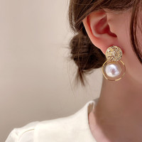 Boucles d'oreilles à clous en forme de cœur rond en perle blanche élégante et simple, boucles d'oreilles pour femmes, boucles d'oreilles de tempérament, vente en gros
